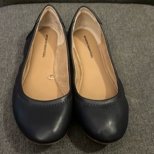 Shoes tan and black Amazon essentials girls used